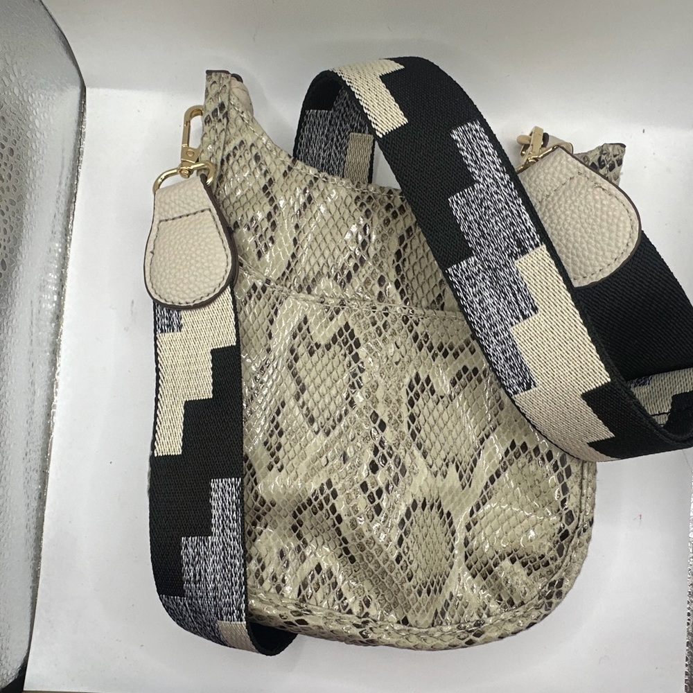 Source Unknown Snakeskin Crossbody Bag with Black and Cream Strap